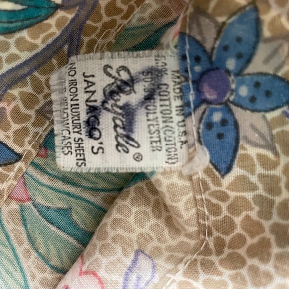 Vintage Set of 2 – Royale Janaco’s No Iron Luxury Queen Floral Print Pillowcases - Picture 5 of 6